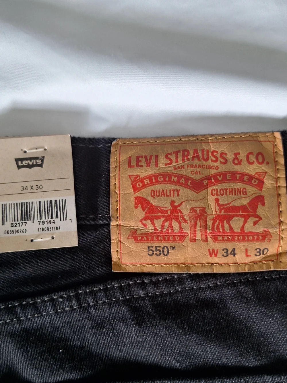 NEW Levi's 550 Relaxed Fit Men's Black Jeans Size 34X30 Denim NWT